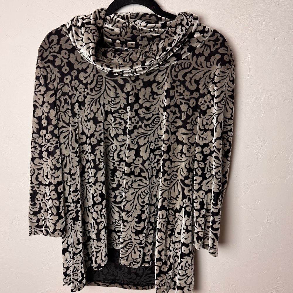 Ruby Rd velvet top - Picture 2 of 10